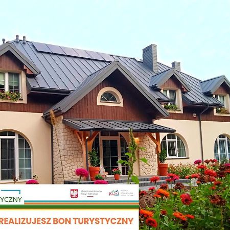 Dworek Akacja Uslugi Hotelarskie ยาโนเวียซ ภายนอก รูปภาพ