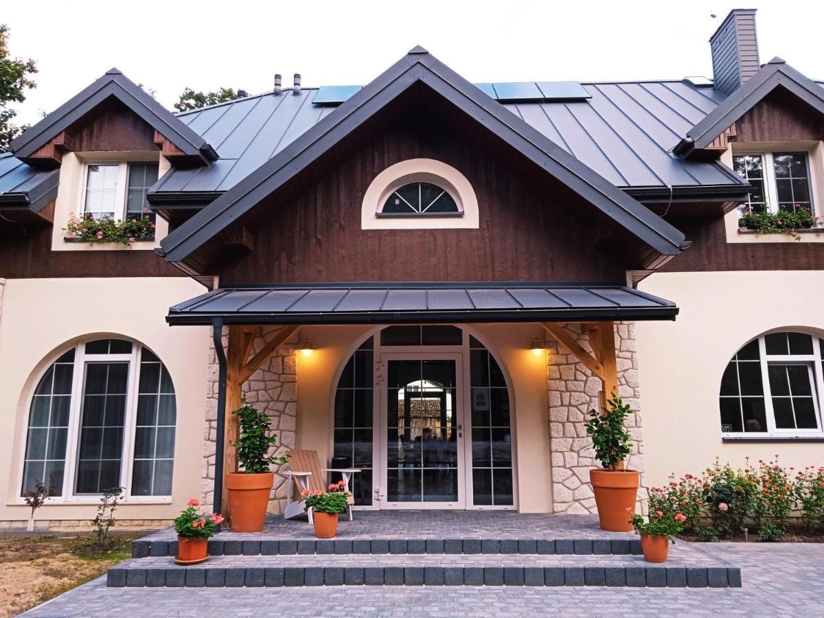 Dworek Akacja Uslugi Hotelarskie ยาโนเวียซ ภายนอก รูปภาพ