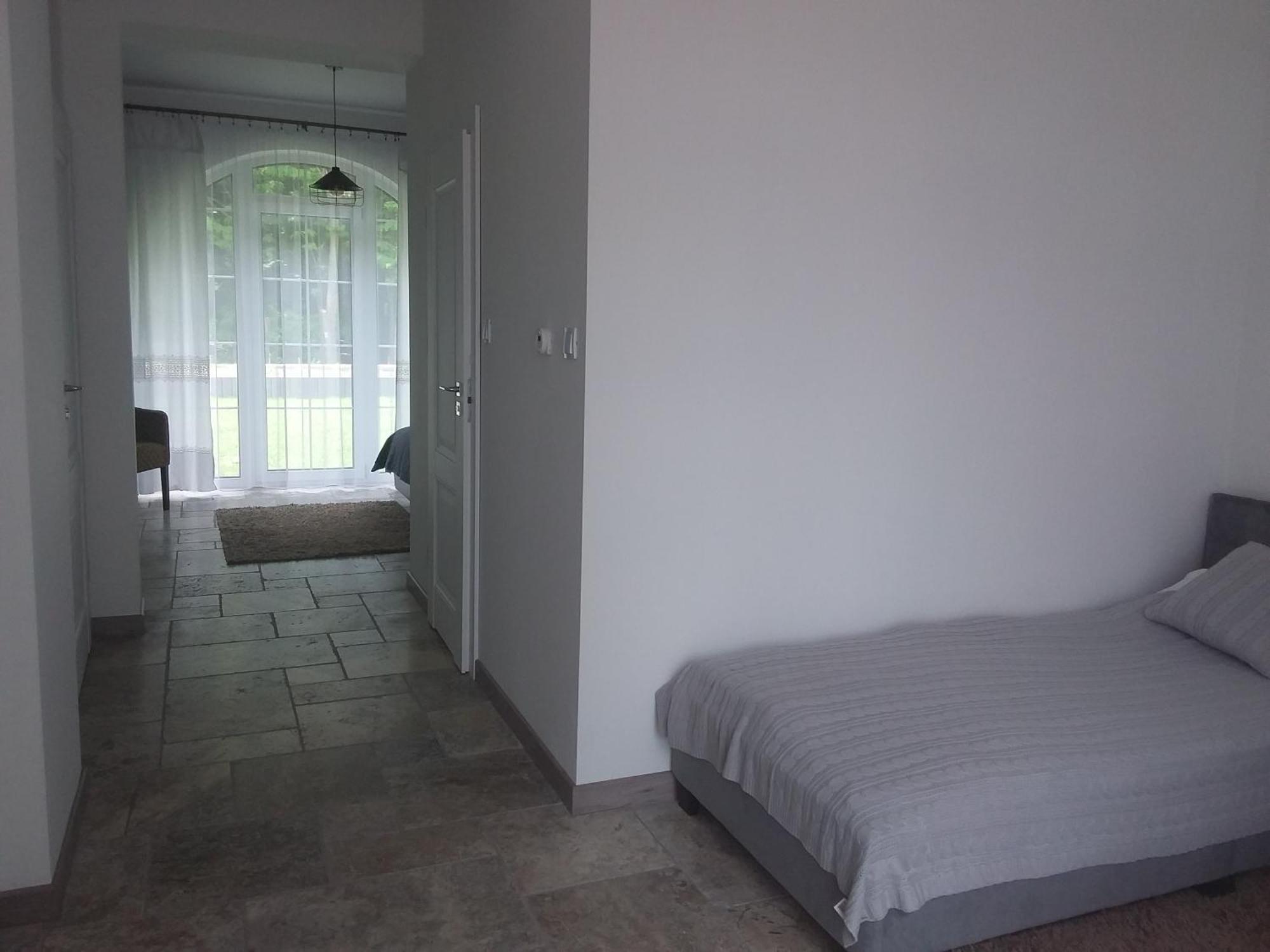 Dworek Akacja Uslugi Hotelarskie ยาโนเวียซ ภายนอก รูปภาพ